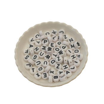 St af 10 stk Perler bogstaver, hvid - sort